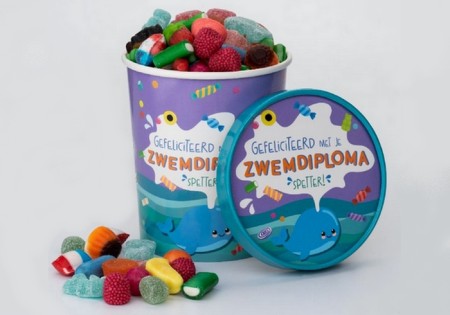 Candy Bucket "ZWEMDIPLOMA" met 500gr. snoepmix