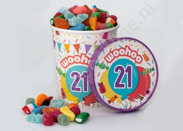 Candy Bucket "21 JAAR" met 500gr. snoepmix