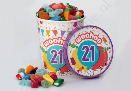 Candy Bucket "21 JAAR" met 500gr. snoepmix