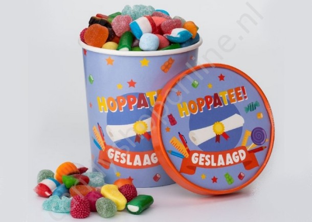 Candy Bucket "GESLAAGD SCHOOL" met 500gr. snoepmix