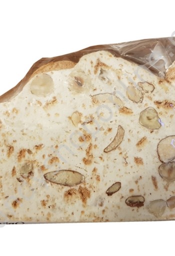 Quaranta Part Soft Nougat with Amareth Cookies ±165gr.