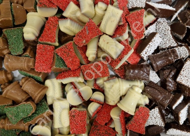 Klokjes en takjes musketzaad/praliné assortie Bakje 14 stuks