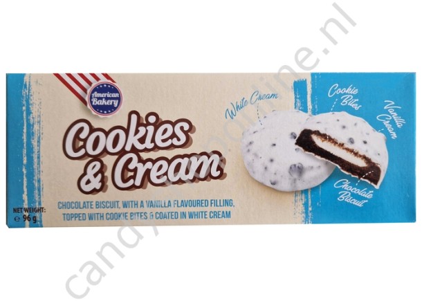 American Bakery Cookies & Cream chocolate biscuit with a vanilla flavoured filling 96gr.